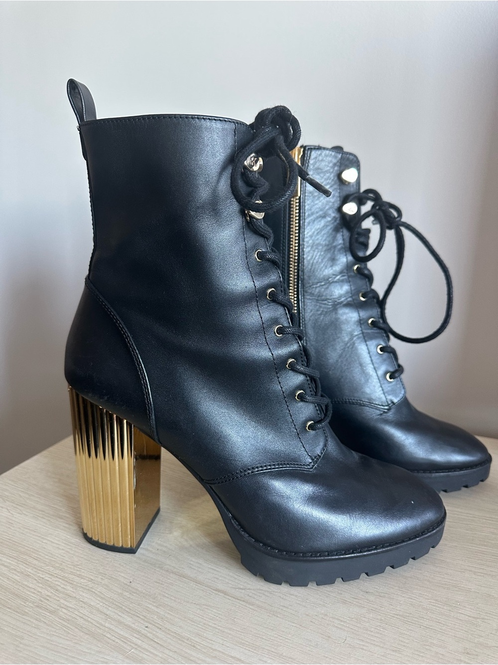 Micheal Kors Black Leather Lace-Up Ankle Boots with Gold Block Heel Size 11